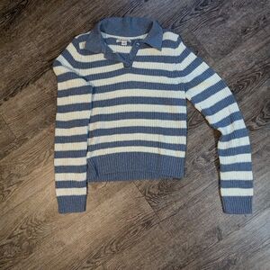Small American Eagle sweater